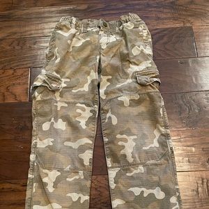 Boys Lands End size 10 Camo cargo pants.